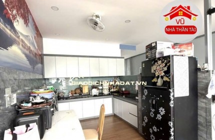 Bán Nhà Đẹp Mặt Tiền Quận 4, gần Vĩnh Khánh, 2 xe hơi tránh, 4 tầng, 5,3 x 9,5m , Nhỉnh 8 Đồng